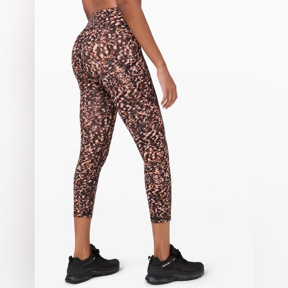 Lululemon Invigorate High Rise Crop 23" Leggings Size 2 - Picture 5 of 10